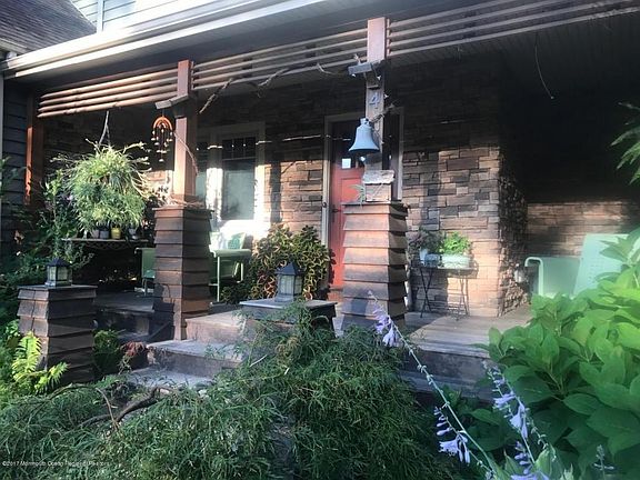 3rd image of 4 Country Woods Dr