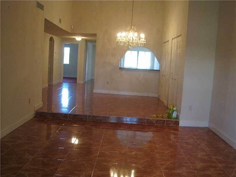 1st image of 537 NE 199th Ln #1X