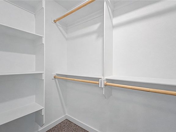 4th image of 651 Saint Charles Pl