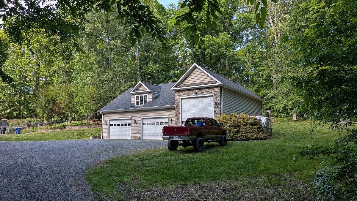 View of unit from driveway - 7040 Hoadly Rd #1