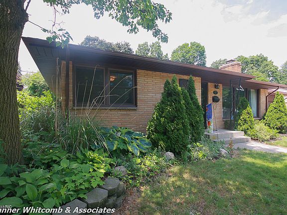 4th image of 67 Oswego St NW