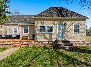 104 Birch St, Urbana, IA 52345