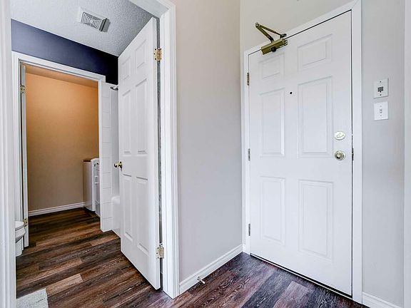 3rd image of 303-620 Columbia Blvd W #303