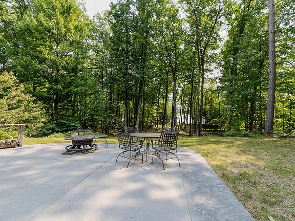 5th image of 3984 Moen Lake Rd