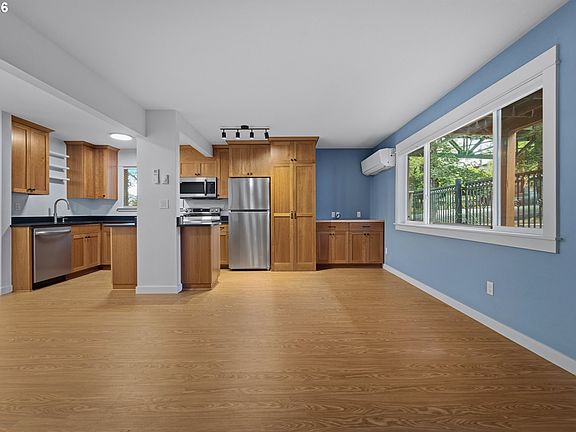 4th image of 8682 N Willamette Blvd