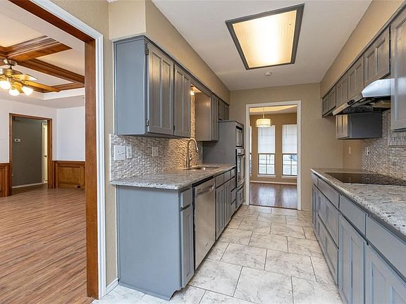 2nd image of 404 La Quinta Cir S