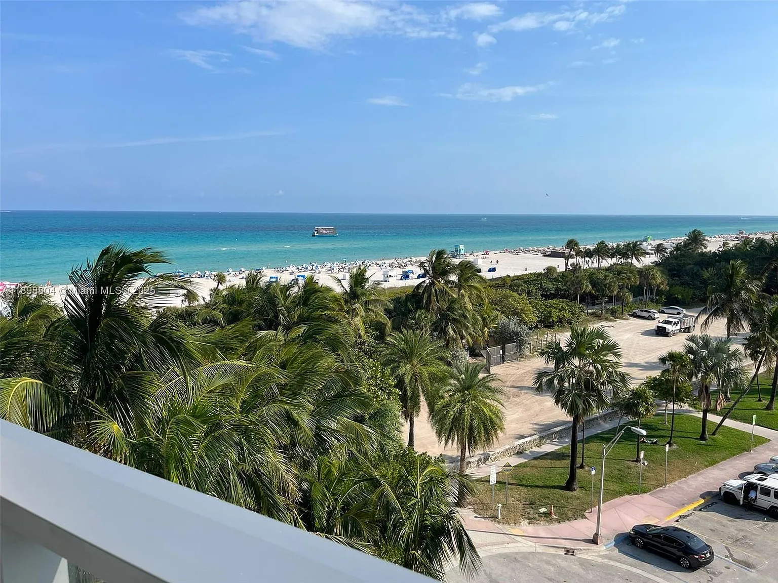 2201 Collins Ave Condo — Photo 1