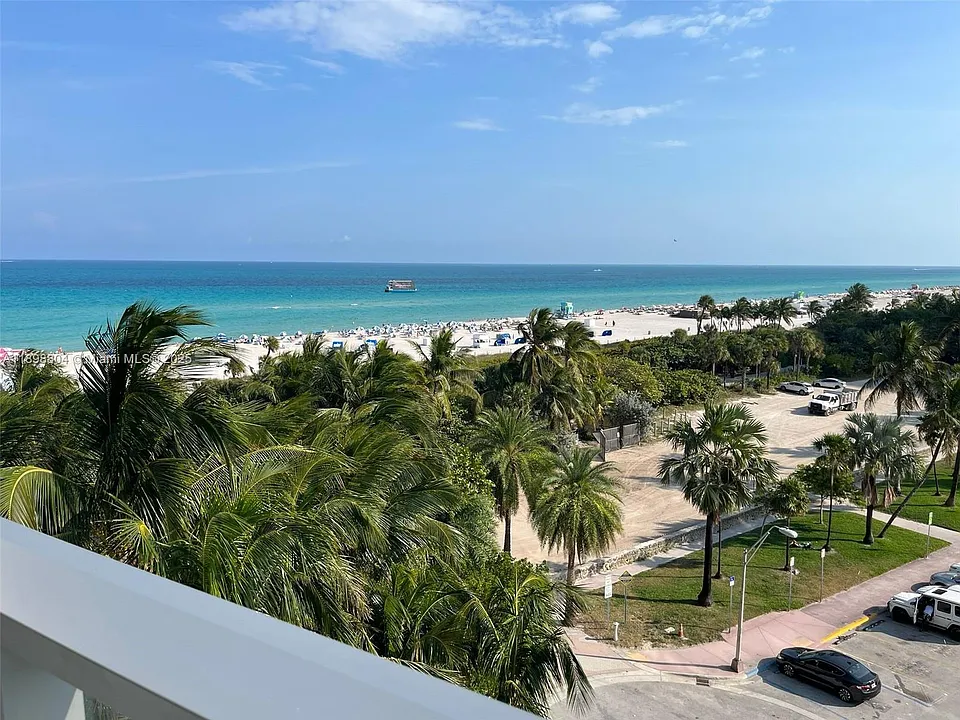 2201 Collins Ave #626