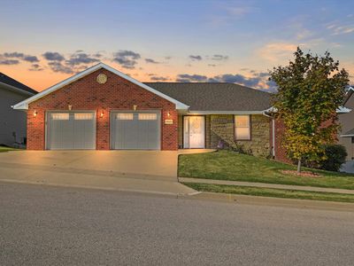 6621 S Dorchester Ln, Dubuque, IA, 52003