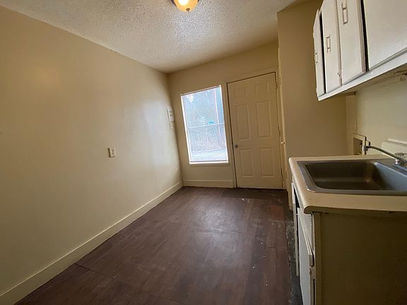 2nd image of 910 N Hollywood St #936