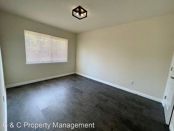 5th image of 2487 Fernwood Ave
