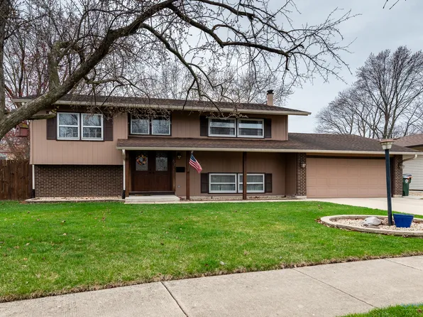 67 Kenilworth Ave, Elk Grove Village, IL 60007