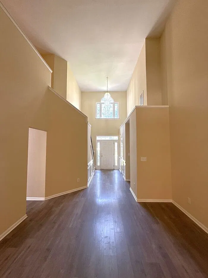 4 bed, 2.5 bath, 2700 sqft, $2,350 — Photo 2