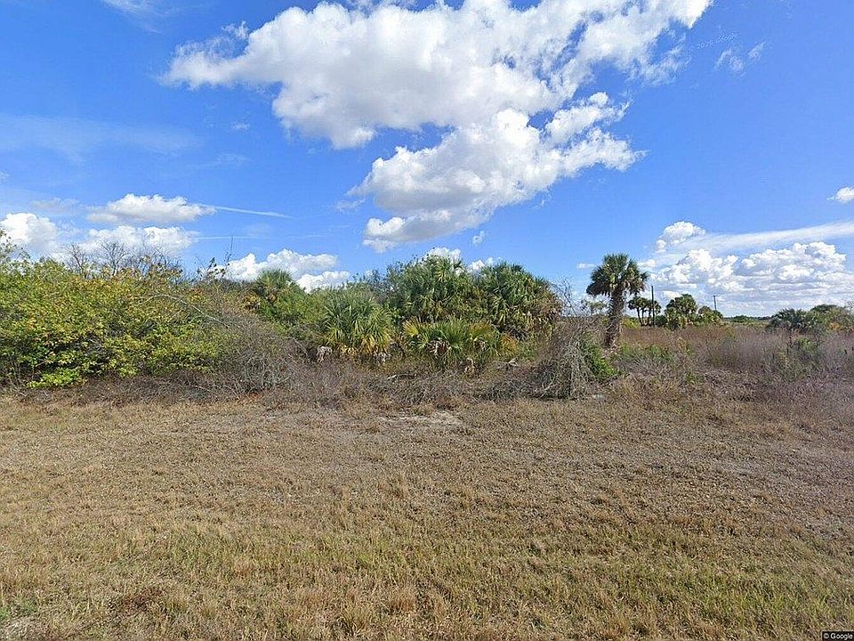 2nd image of 196 Carousel Ave