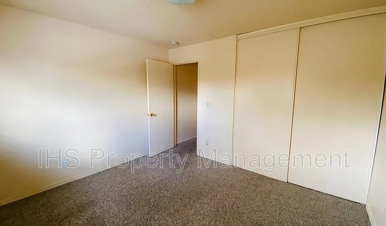 1913 Hoxie Ave #C — Photo 13