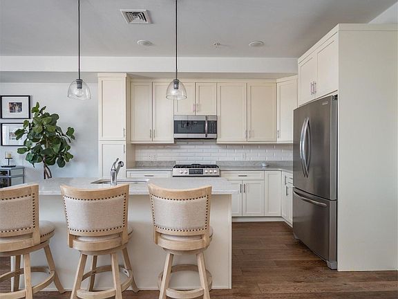 5th image of 142 Marina Pointe Dr #142