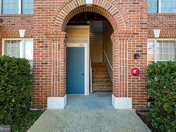 2nd image of 4105 Lexington Ct APT 304