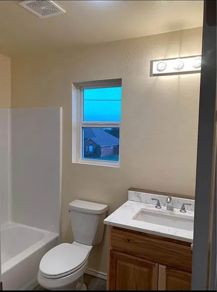2 bed, 1000 sqft, $1,100 — Photo 3