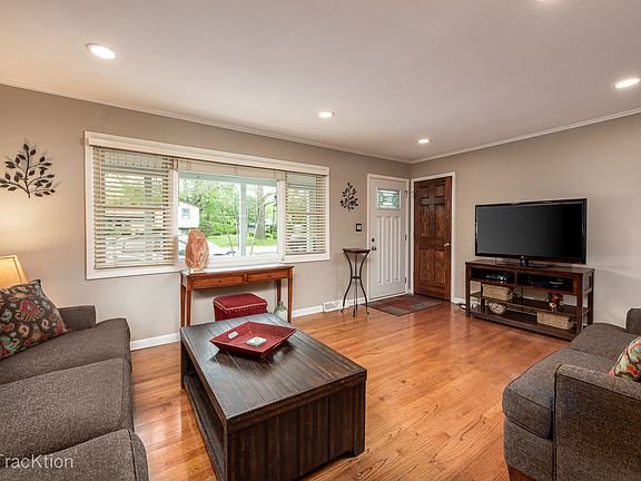 4th image of 3S474 Osage Dr