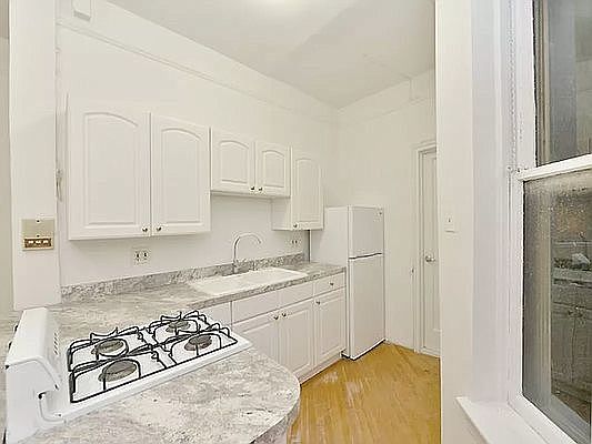 4th image of 334 E 94th St APT 2B