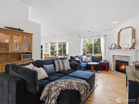 4th image of 21013 111th Avenue Ct E