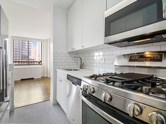 3rd image of 245 E 44th St APT 6E