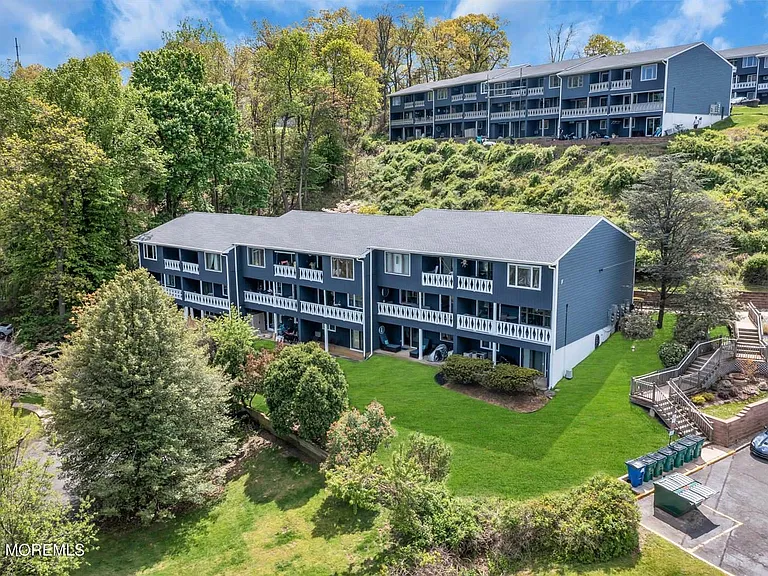 F-4 Hillside Court — Photo 40