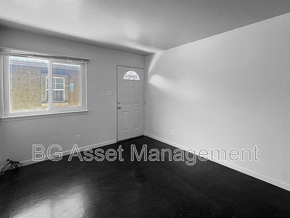 2nd image of 2420 Market Ave Unit 2