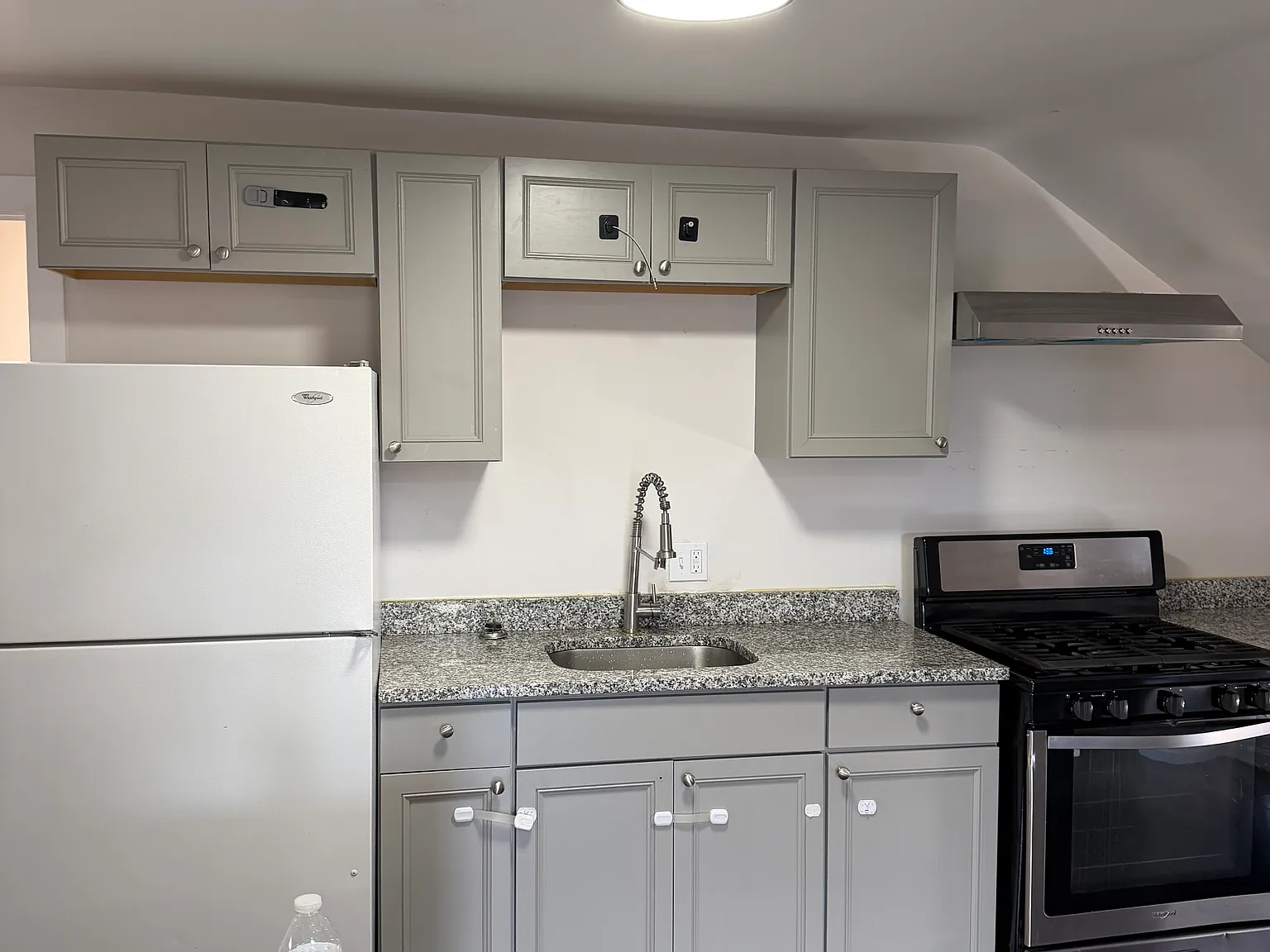 4 bed, $2,600 — Photo 1