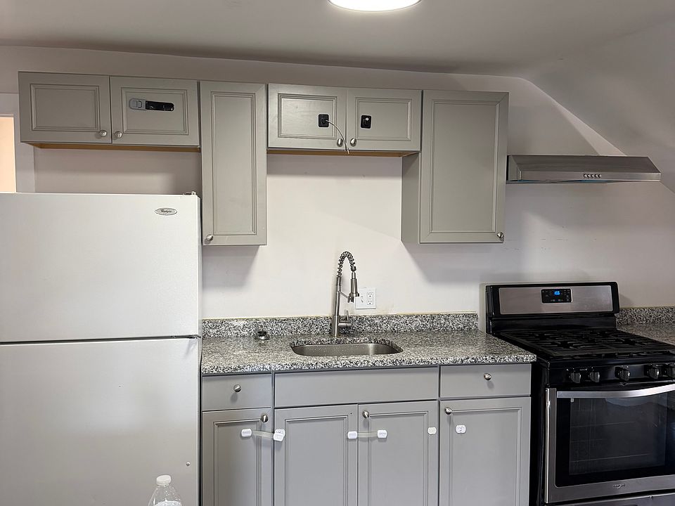 1st image of 86 John St #3