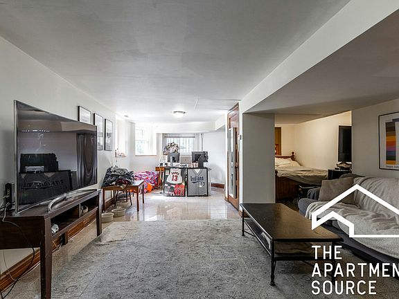 2nd image of 844 W Aldine Ave #G