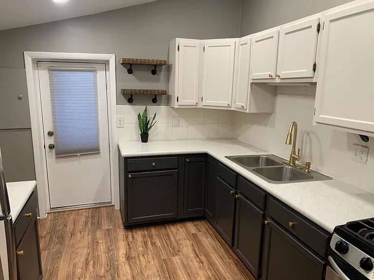 1331 Bartine St — Photo 8