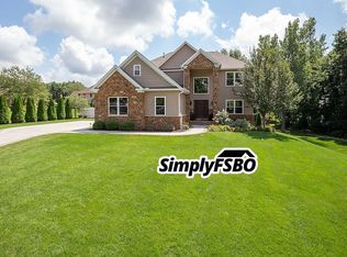 12 Bay Hill Dr, Coal Valley, IL 61240