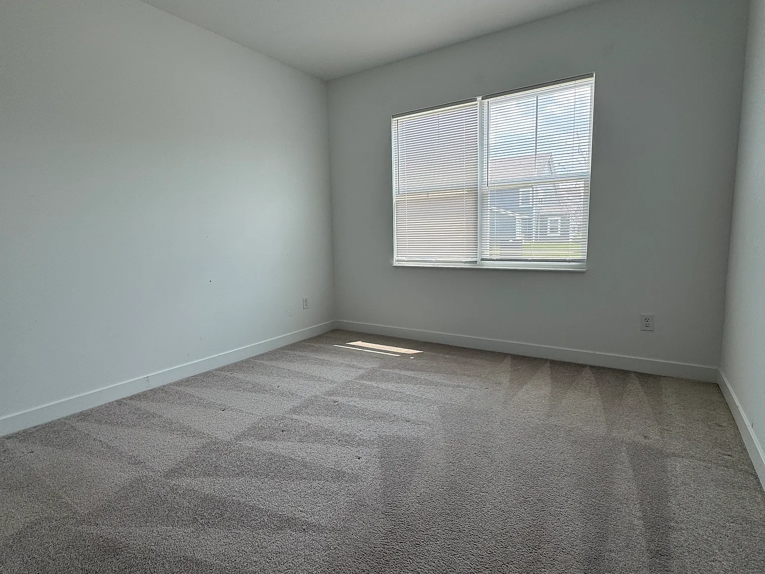 5 bed, 3.5 bath, 3174 sqft, $2,895 — Photo 4