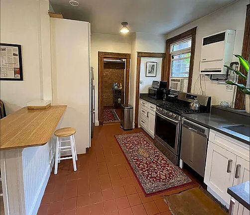 5th image of 75 Hoyt St #1