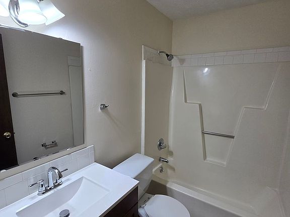 5th image of 7574 Beverly Dr