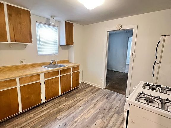 4th image of 68 N 7th Ave APT 2