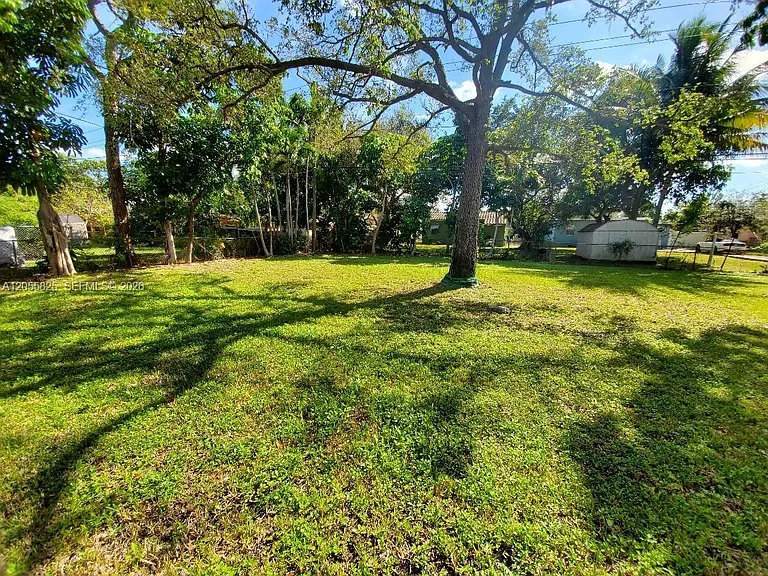 1050 NW 127th St — Photo 17