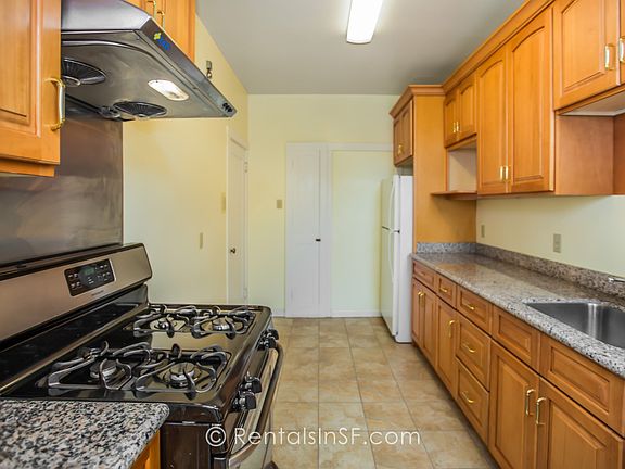 3rd image of 2448 Anza St
