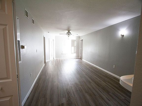 4th image of 517 Southwest Pkwy APT 104