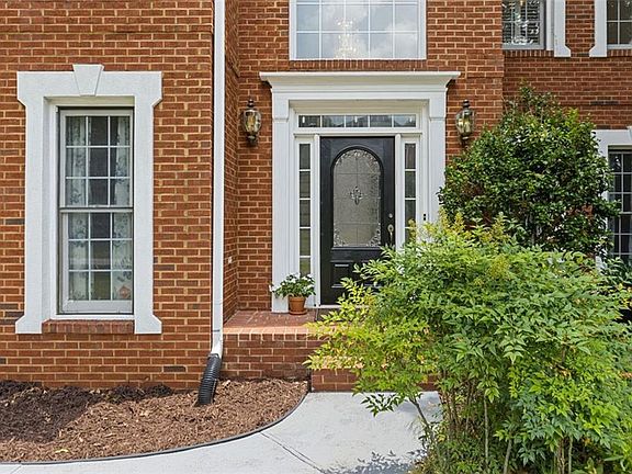 4th image of 1072 Longwood Dr
