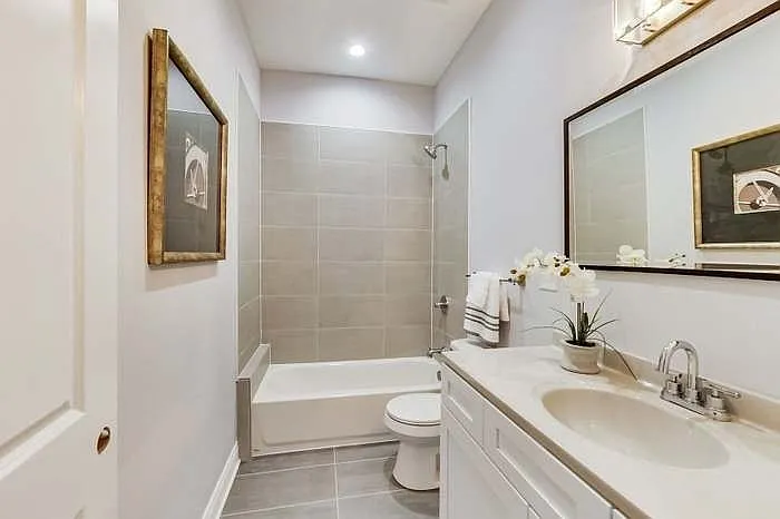 4516 S King Dr #3 — Photo 13