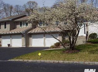 13 Stone Gate Ct, Smithtown, NY 11787