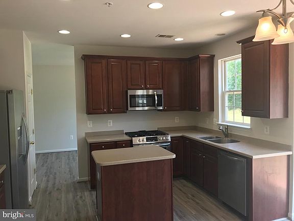 3rd image of 46095 Gooseneck Dr