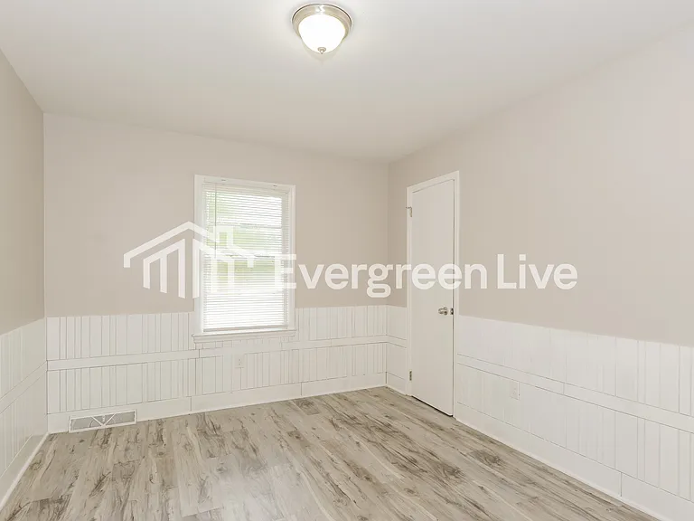 1011 Holly Dr — Photo 10