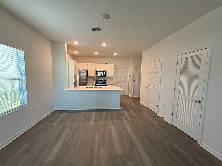891 Rivertree Pl — Photo 3