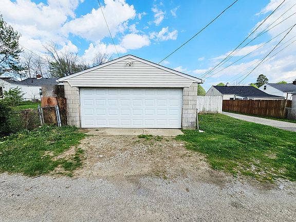 3rd image of 2679 Azelda St