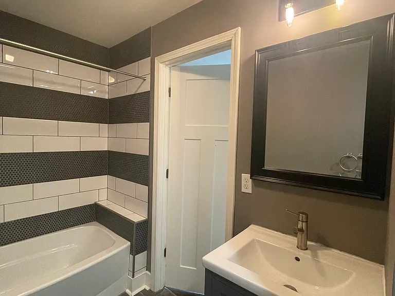 1447 Beecher St SW — Photo 7