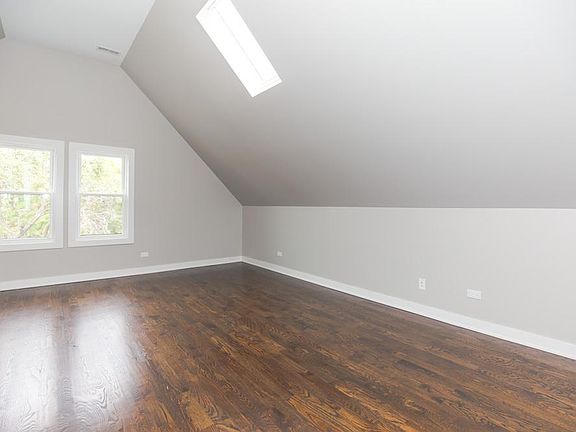 4th image of 1061 W Cornelia Ave APT 3F
