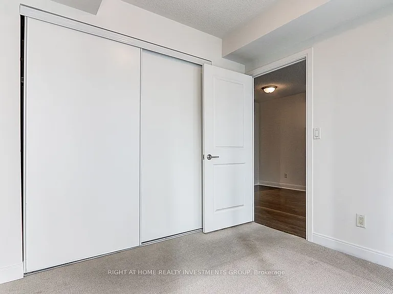 18 Yorkville Ave #704 — Photo 17